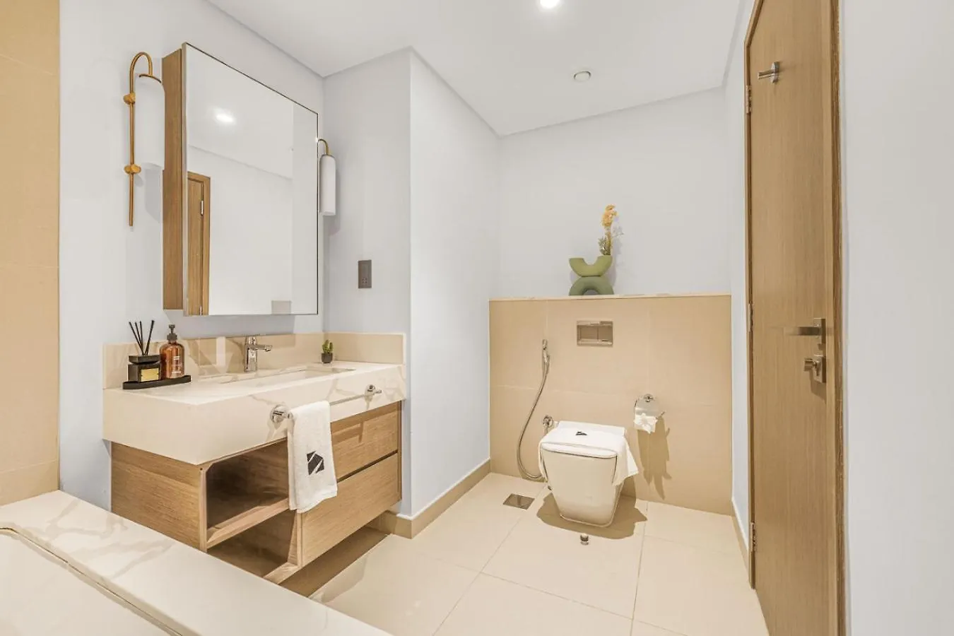 Large 1Br With Gym And Pool In Iconic Tower Apartment Dubai