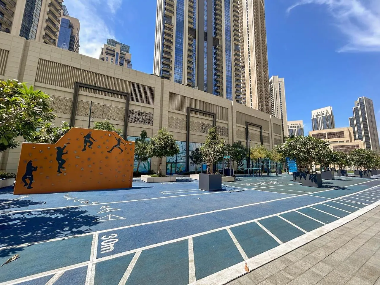 Large 1Br With Gym And Pool In Iconic Tower Apartment Dubai
