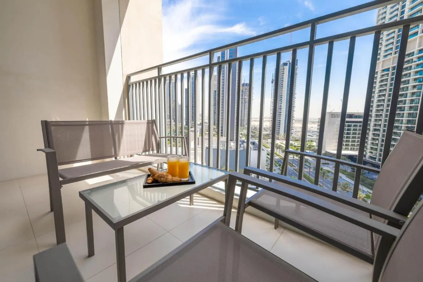 Large 1Br With Gym And Pool In Iconic Tower Dubai