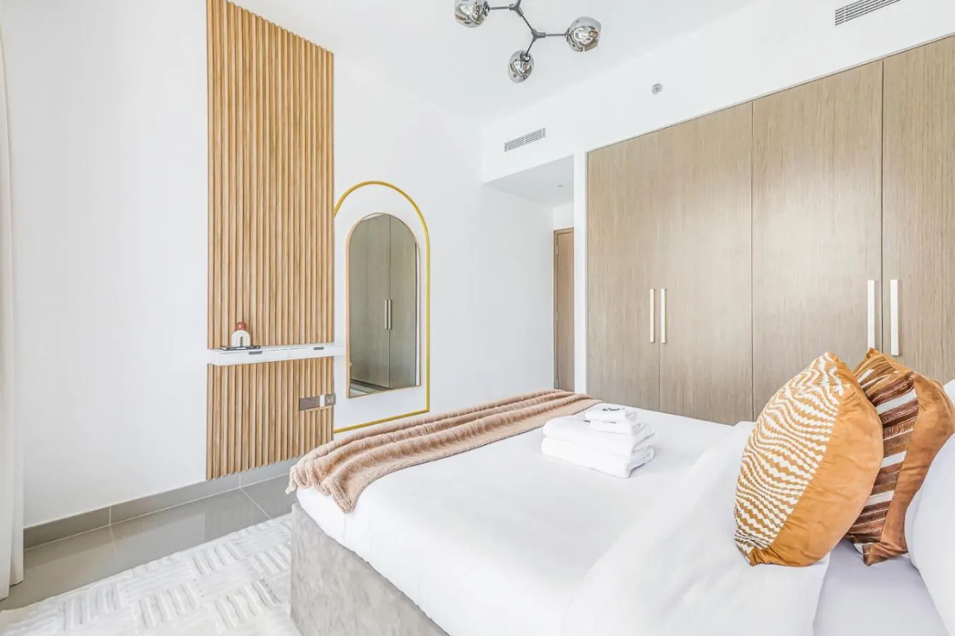Large 1Br With Gym And Pool In Iconic Tower